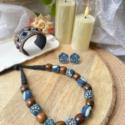 ​Nilima -Necklace, Earring and Handcuff set