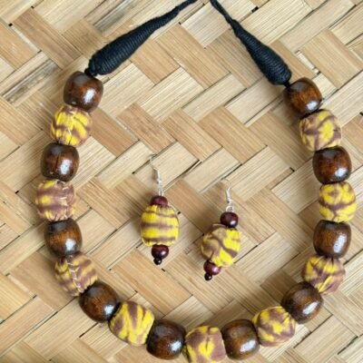 Suvarna Necklace and Earring Set