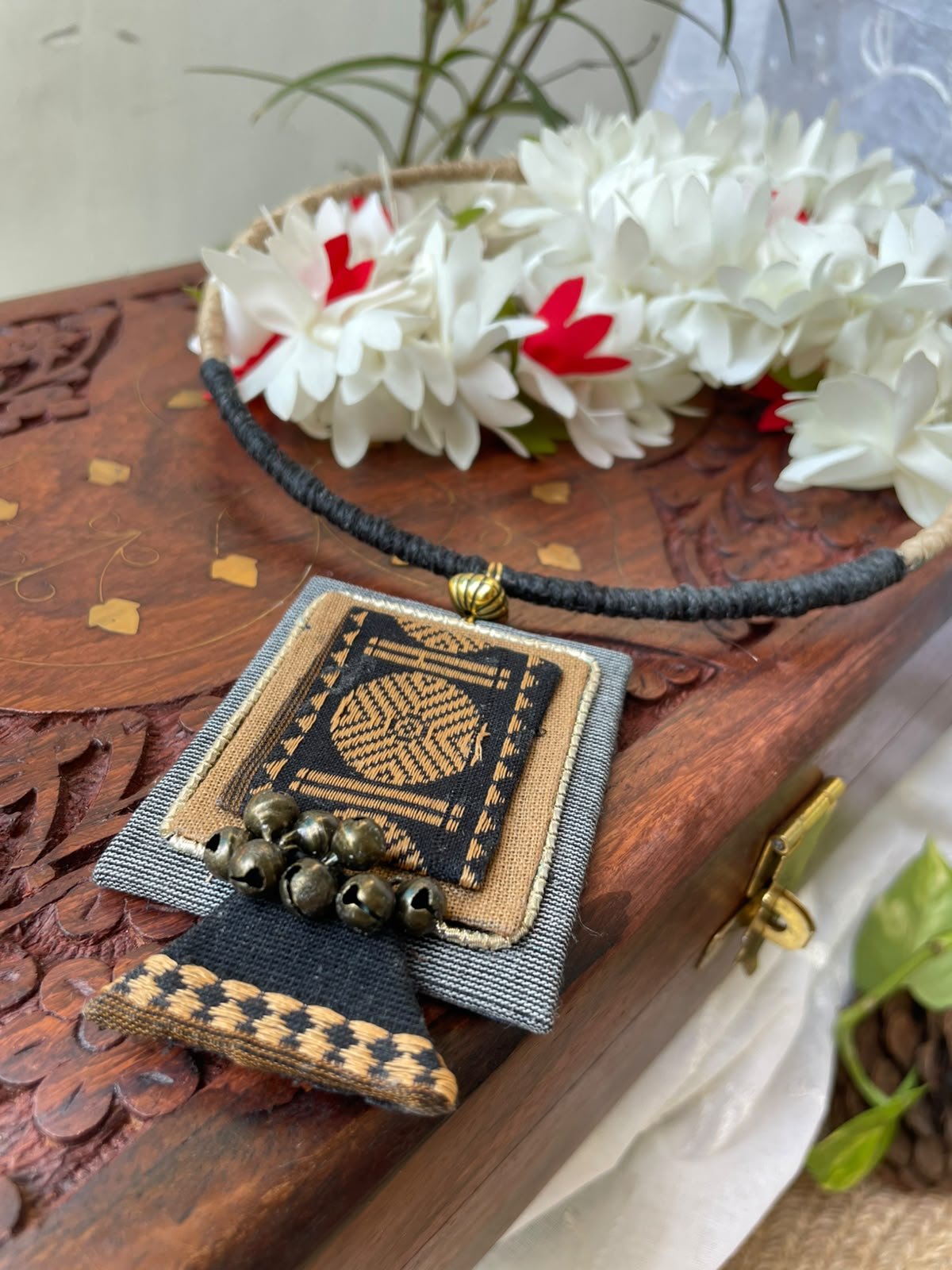 Aradhya Hasli & Earrings Set - Image 4