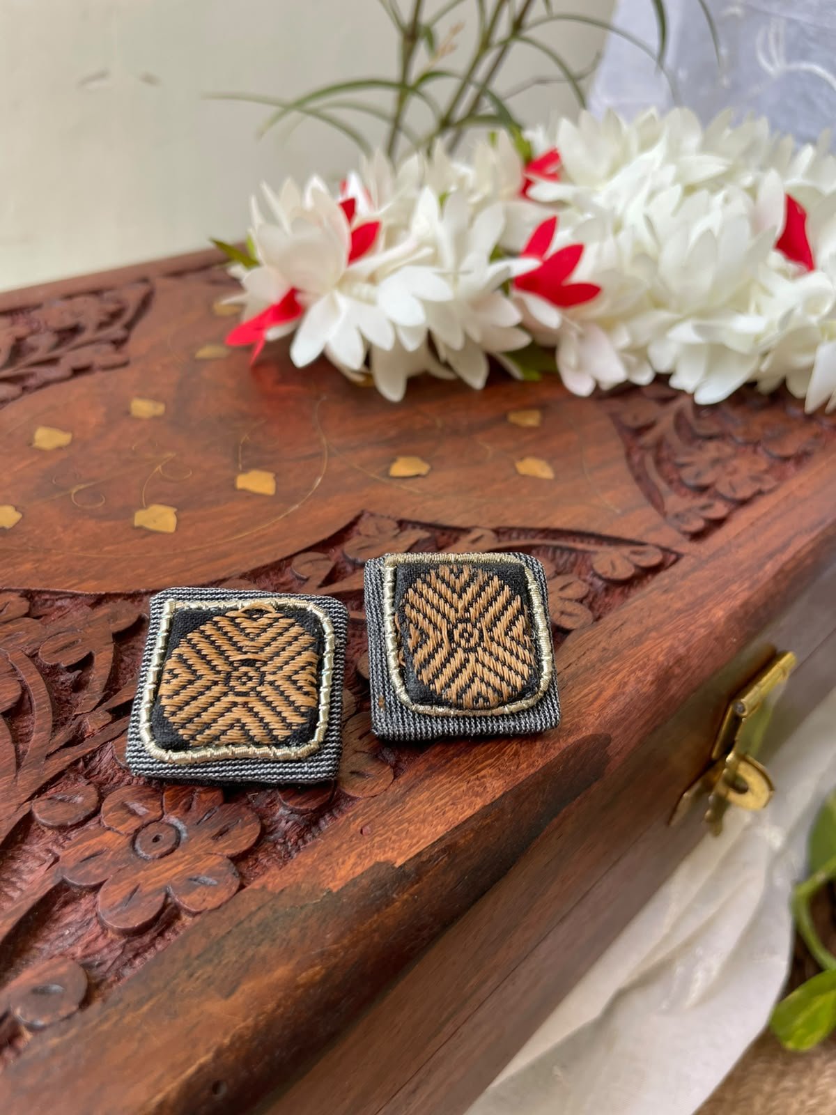 Aradhya Earring Studs - Image 3