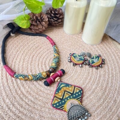 Vanika - Abha Hasli and Earrings Set