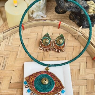 Nazar-e-Khas Hasli Necklace and Earrings set